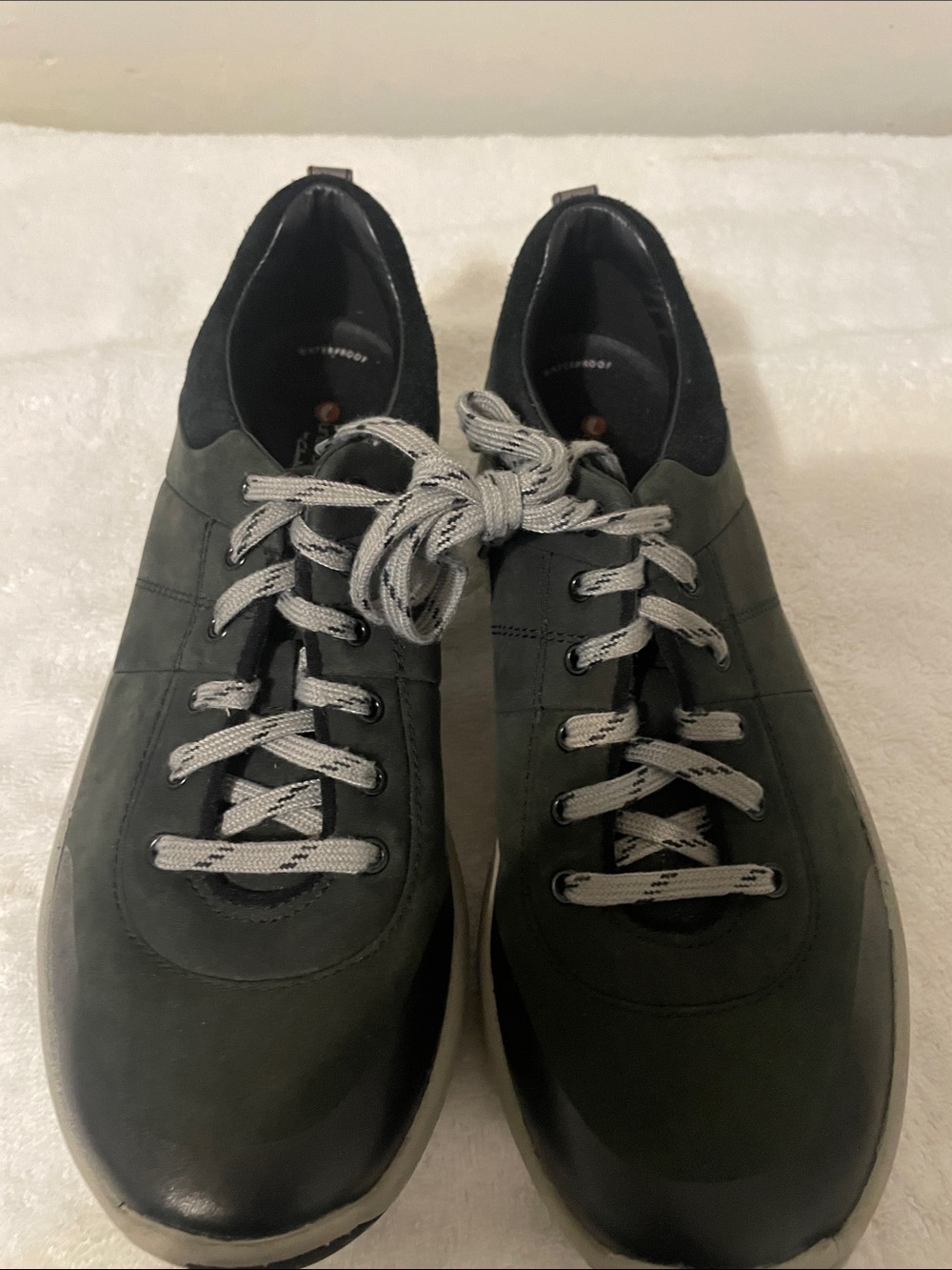 Men's Dark Green Casual Lace-Up Sneakers